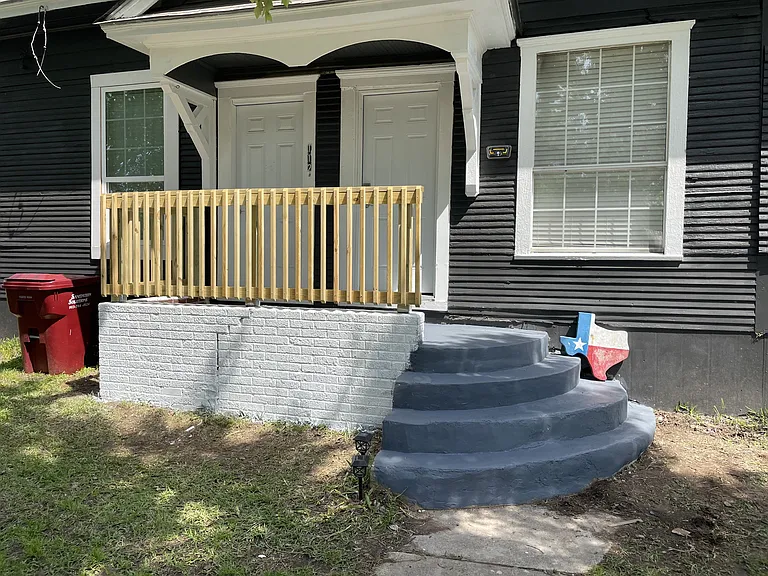 112 Yates St — Photo 2
