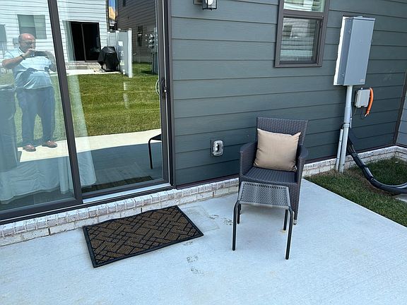 5th image of 2013 Walnut Ln #2013