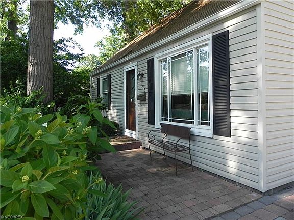 2nd image of 195 Oakwood Dr