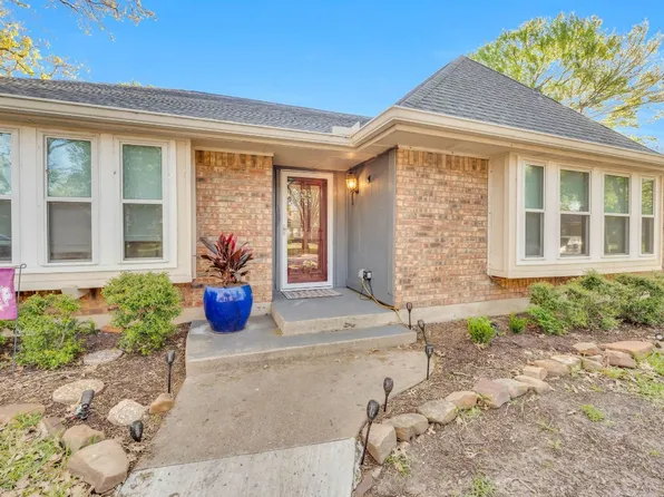 2005 Surrey Oaks Dr, Arlington, TX 76006
