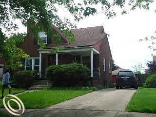 2nd image of 211 Cedarhurst Pl