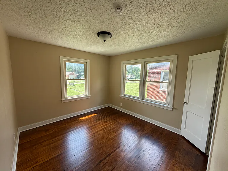 715 N Forest Ave — Photo 7