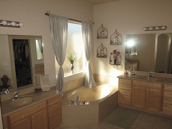 3rd image of 7814 N Blakey Ln