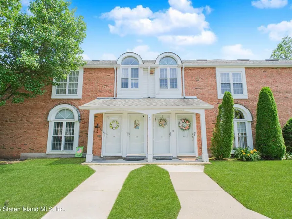51 Village Ln #A, Staten Island, NY 10312