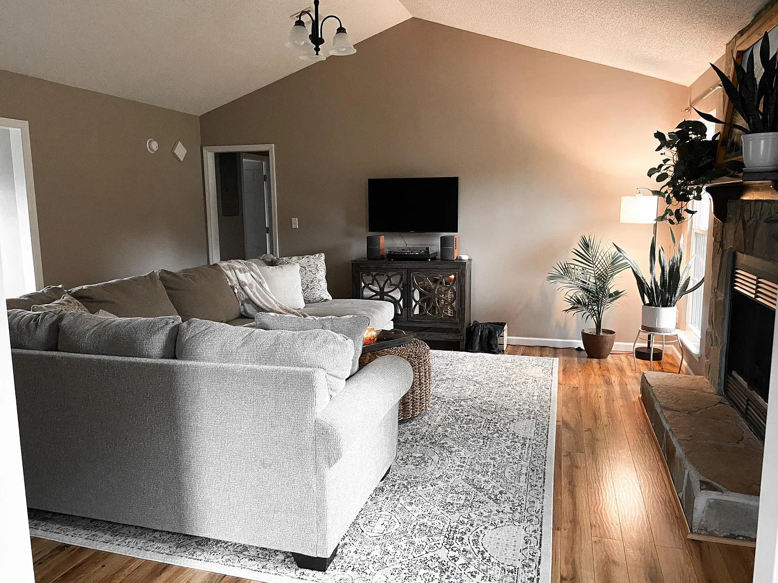 3 bed, 1234 sqft, $1,650 — Photo 2