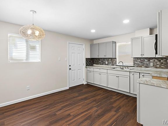 4th image of 2554 Ada Ave