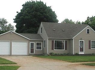 2050 Rosewood St, Jenison, MI 49428