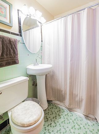 4th image of 1907 N Natoma Ave