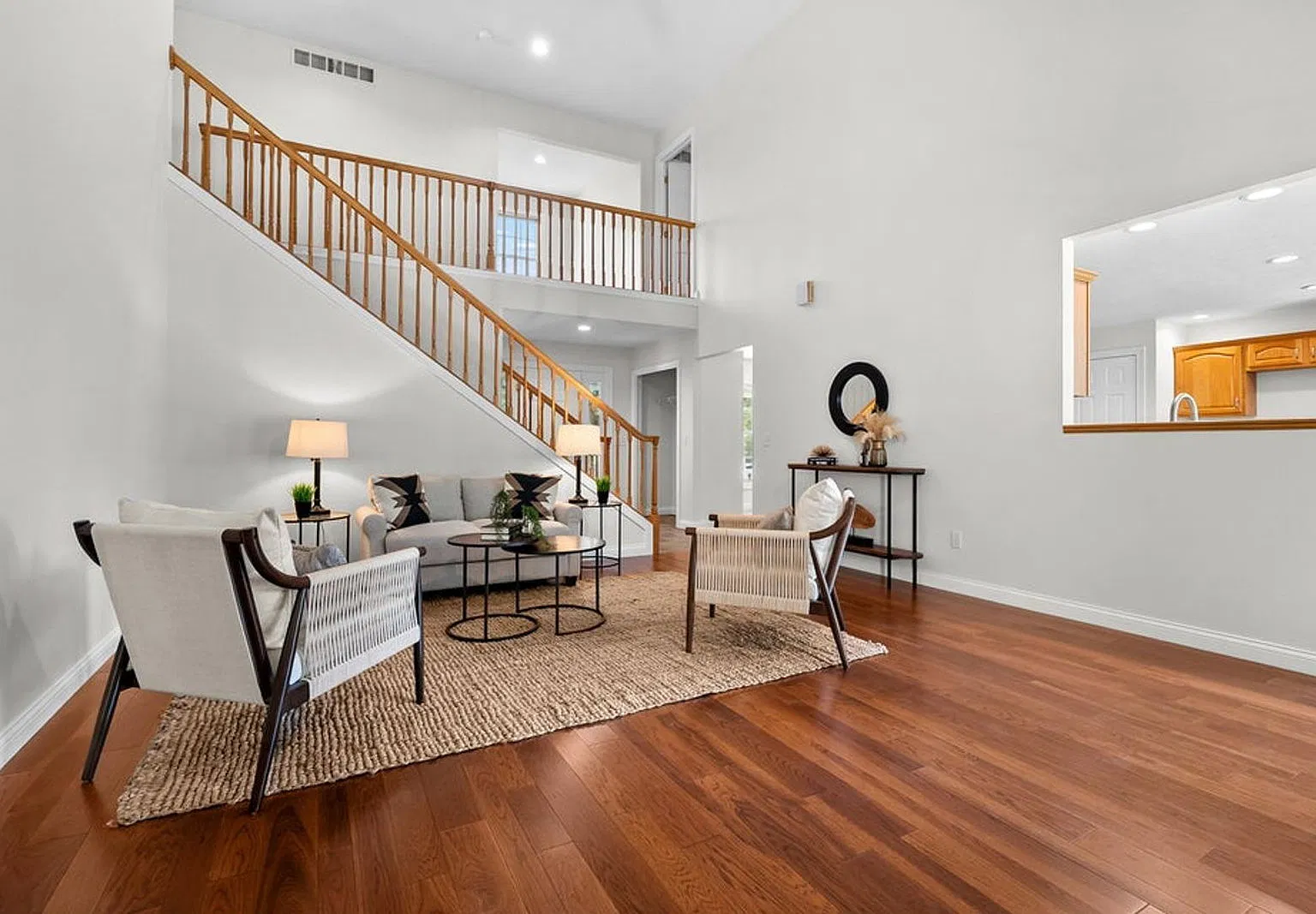 6 bed, 5.0 bath, 4042 sqft, $3,200 — Photo 4