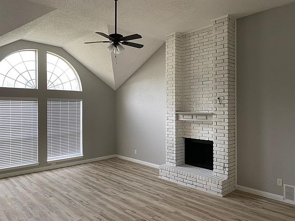 5th image of 303 W Meadowbrooke Dr