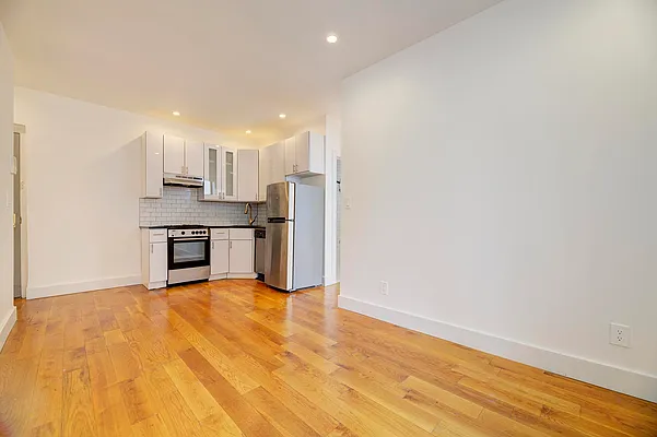 Rented by REAL New York | media 31