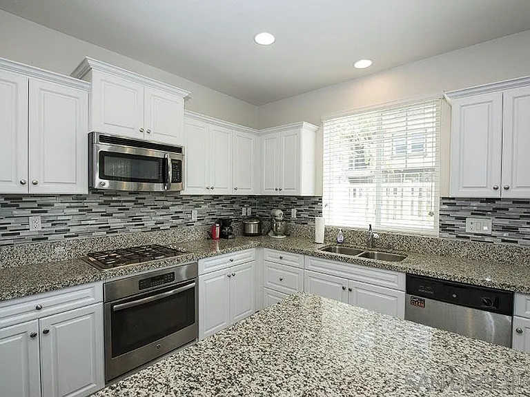 512 Moonlight Dr — Photo 10