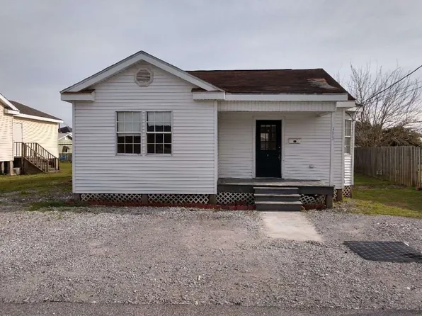 133 Pershing St, Golden Meadow, LA 70357