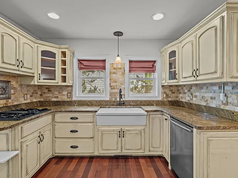 835 N Ashe St — Photo 34