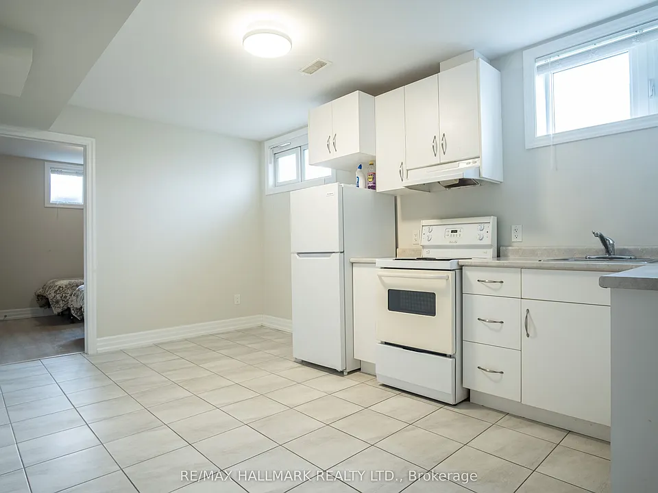 35 Roberta Dr #1