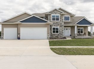 412 Harrison Dr, Center Point, IA 52213