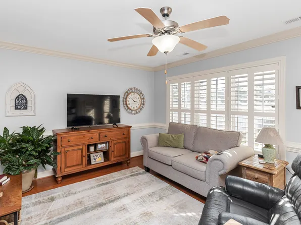 57 Glenfield Dr, Dunn, NC 28334