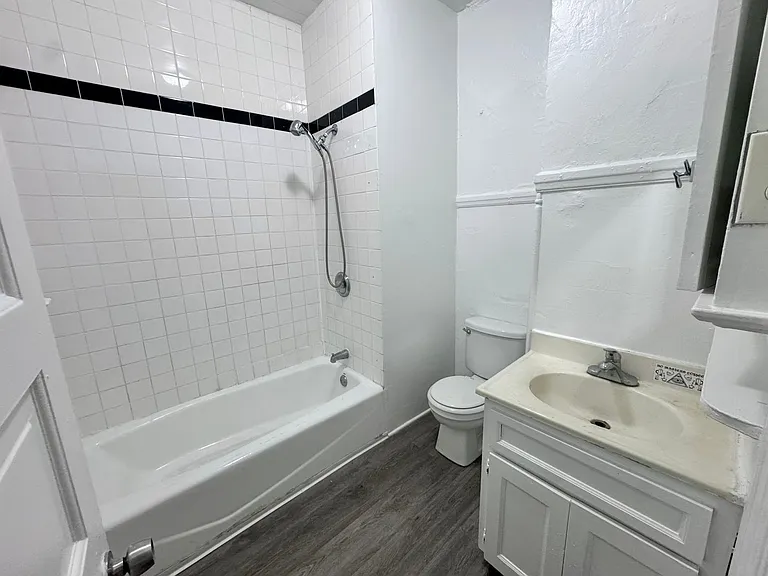 930 Albany St — Photo 12