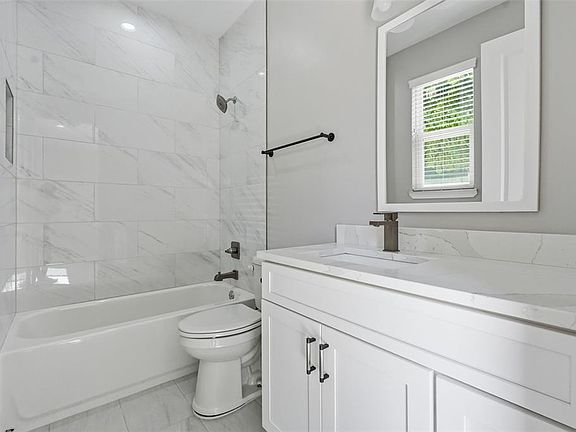 4th image of 3702 W Roland St #2