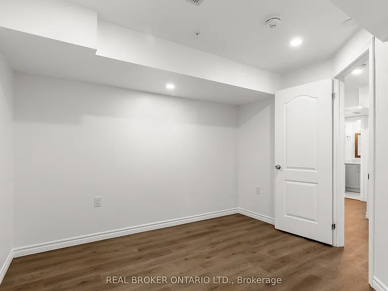 392 Clarkson Gate #BASEMENT — Photo 9
