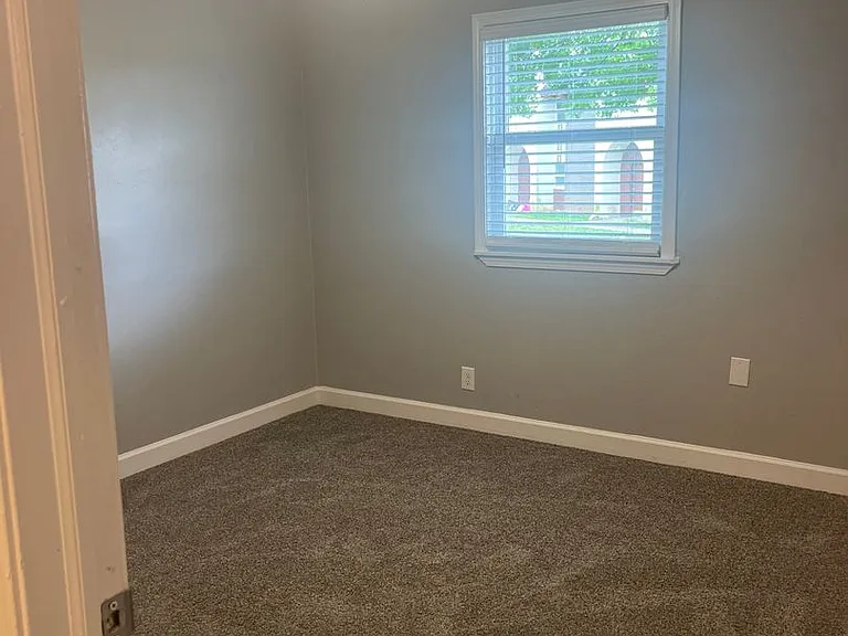 Crossroads Villa Apartments — Photo 53