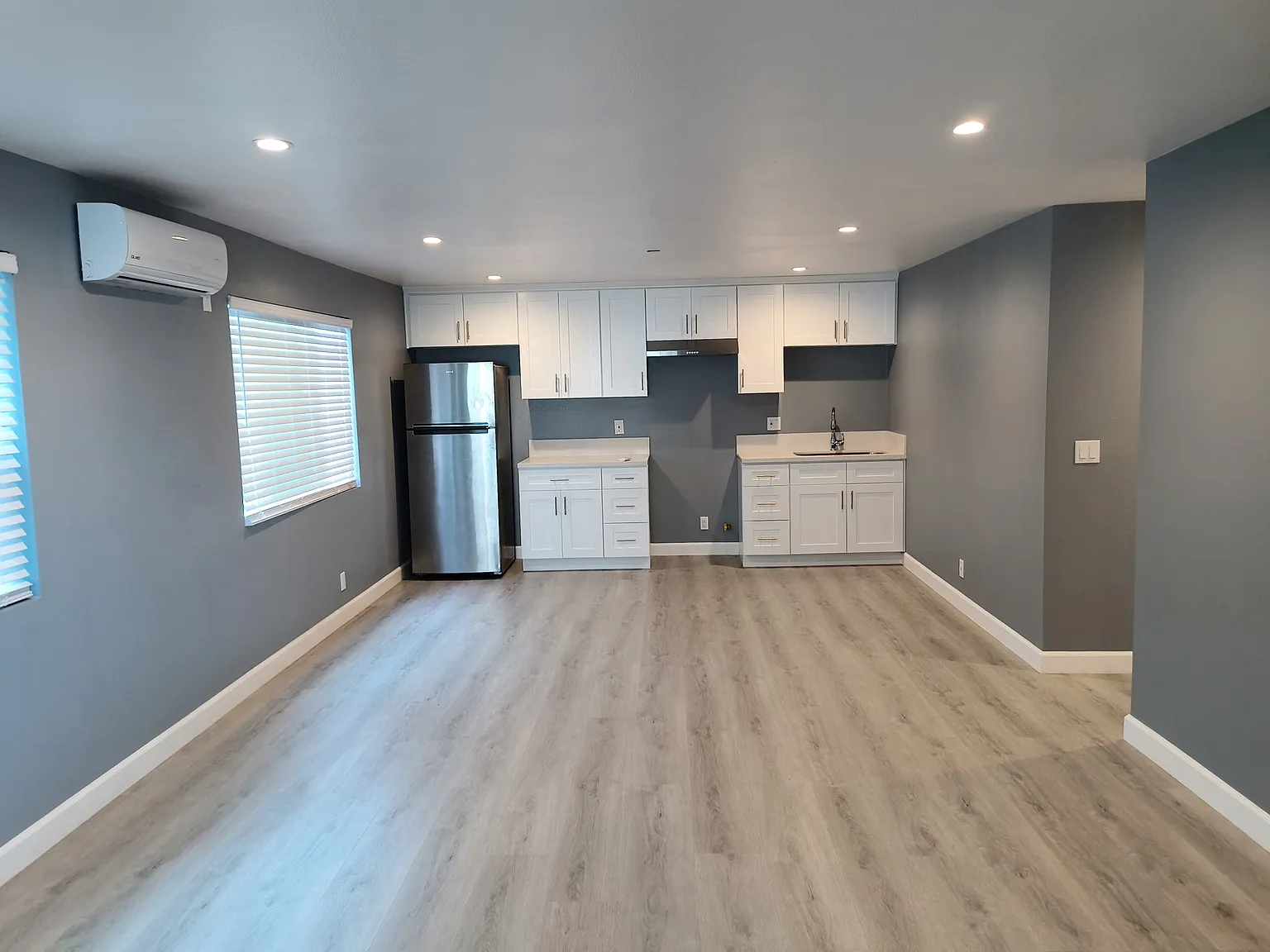 2 bed, 850 sqft, $2,800 — Photo 2