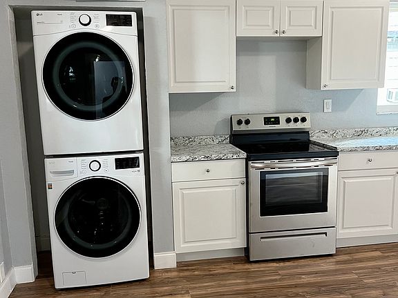 5th image of 3007 Sanchez St