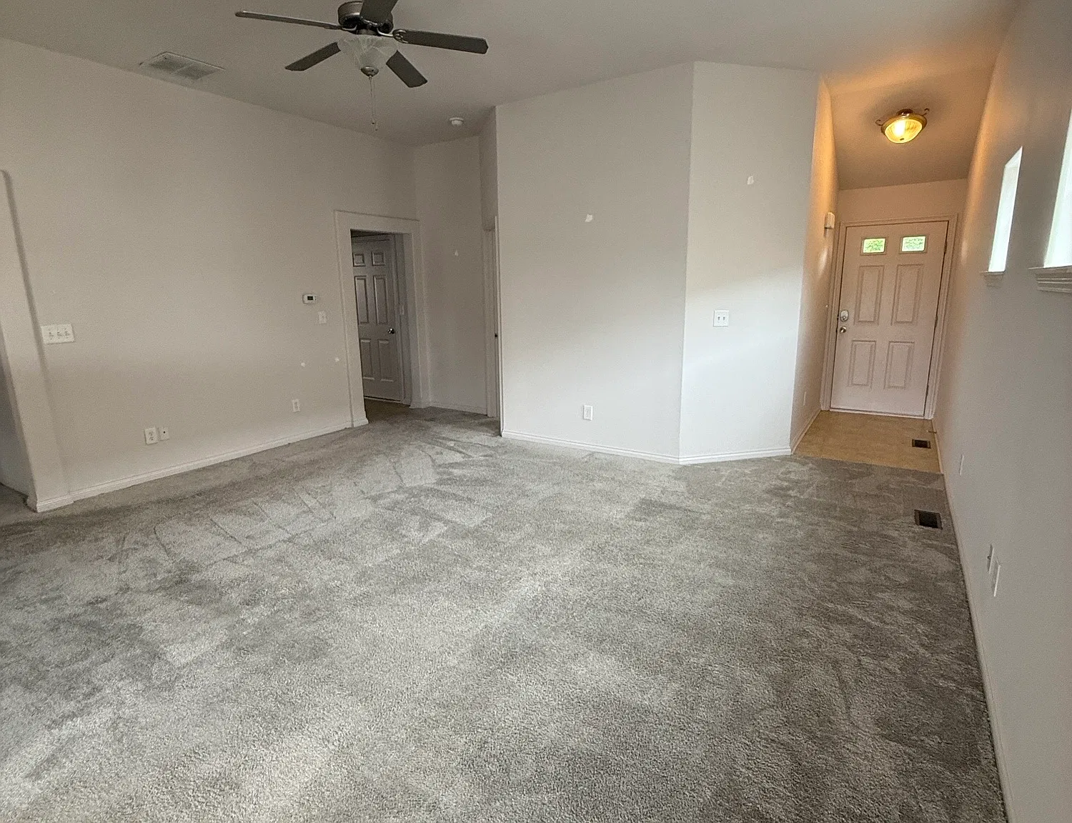 3 bed, 1251 sqft, $2,150 — Photo 2