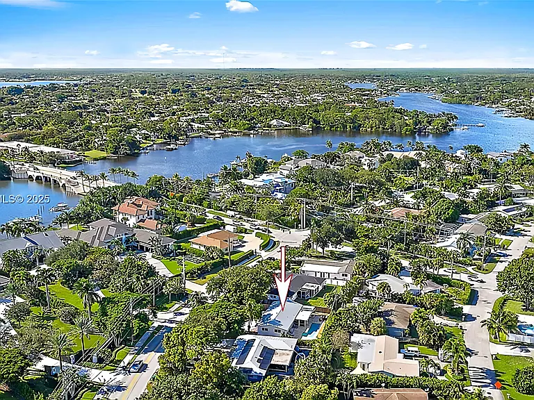 367 Riverside Dr — Photo 3