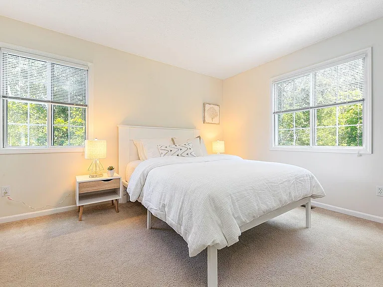 Master Bedroom with Queen Bed
