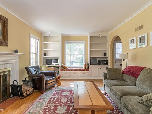 3rd image of 2344 Sheffield Dr
