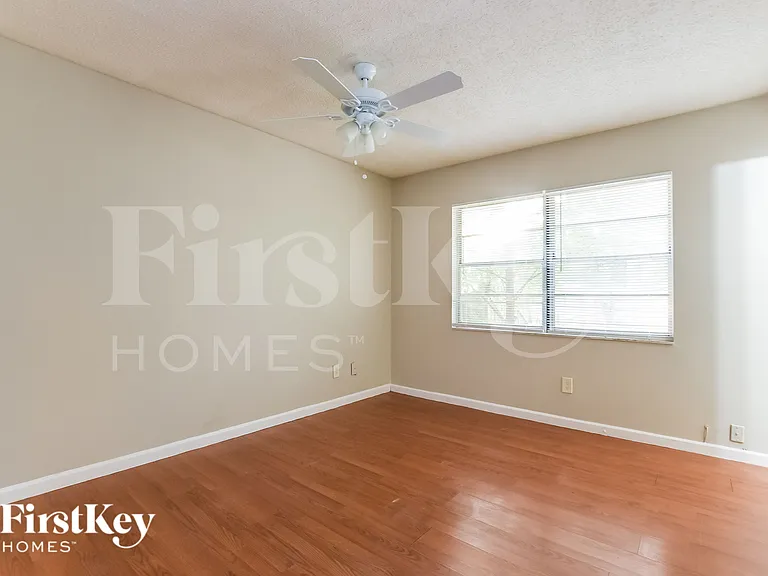 325 Tall Pine Ln — Photo 7