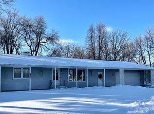 809 N 3rd St, Tracy, MN 56175