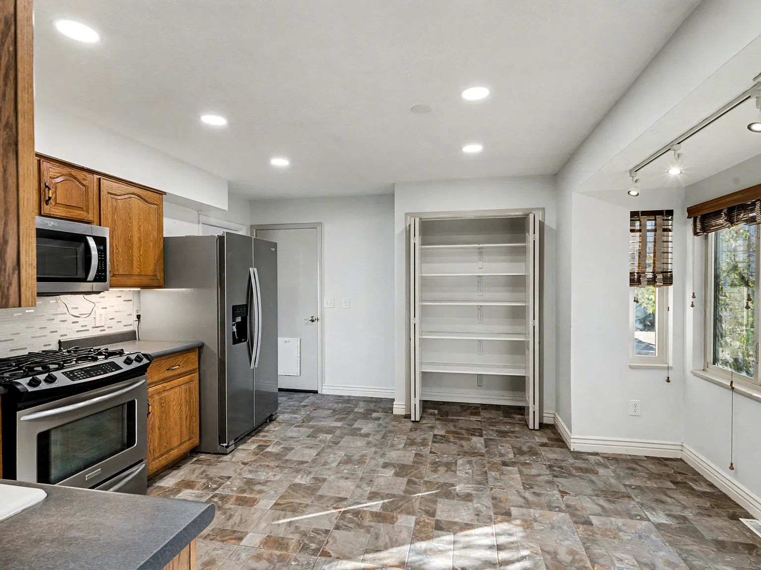 4 bed, 2040 sqft, $3,000 — Photo 3