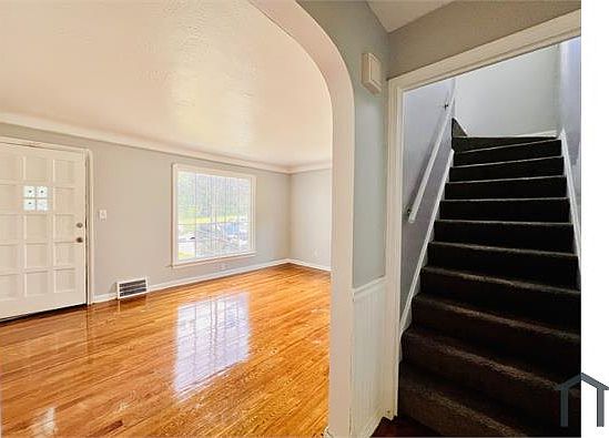 4th image of 8606 Rosewood Ave