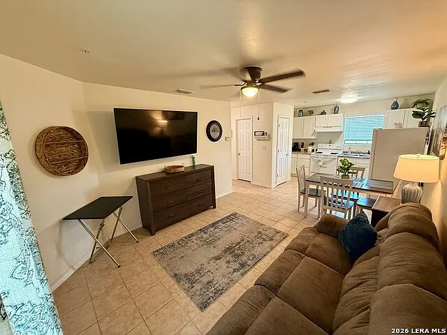 2 bed, 2.0 bath, 880 sqft, $1,500 — Photo 3