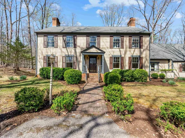 2445 Woodland Hills Dr, Blacksburg, VA 24060