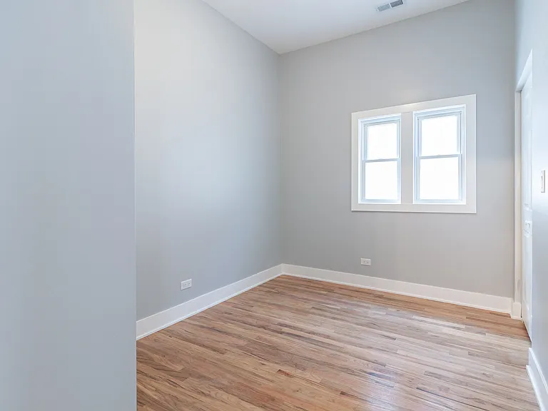 1742 N California Ave #2R — Photo 8