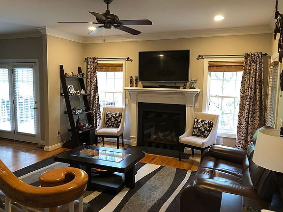 4th image of 39 Polo Park Ct
