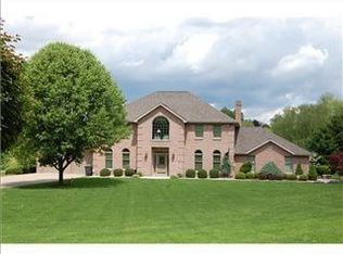 4012 W Lake Dr, Irwin, PA 15642