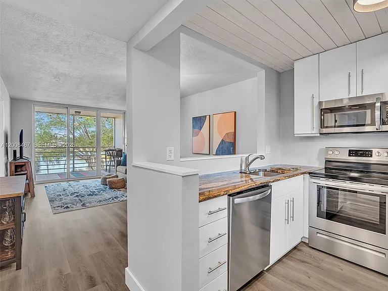 9340 Lagoon Pl #303 — Photo 3