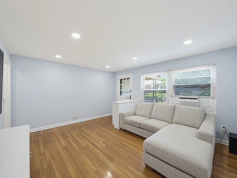 2209 Center Ave #A — Photo 7