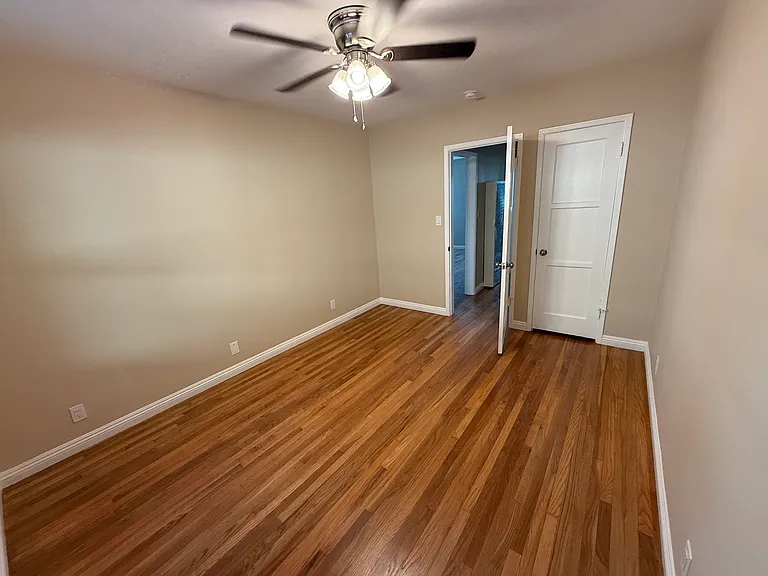 1000 N Glenoaks Blvd N #1000 — Photo 7