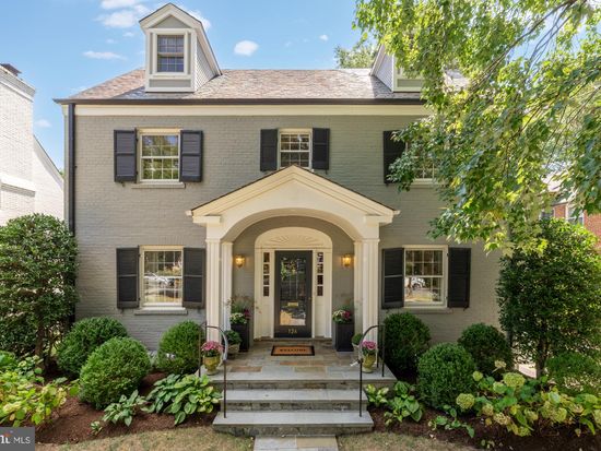 126 Grafton St, Chevy Chase, MD 20815