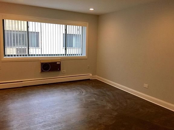 5th image of 6001 1/2 N Kenmore Ave #412