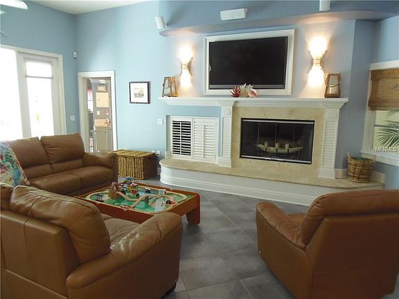 5th image of 1195 Larchmont Dr