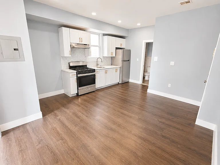 61 16th Ave #3A — Photo 3