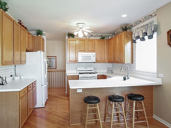 4th image of 4729 Loyola Dr