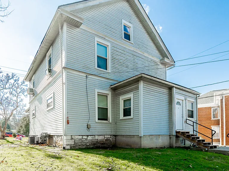 224 E Main St #B — Photo 2