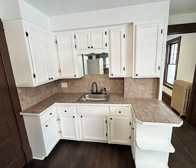 1021 Charles Ave #1 — Photo 9